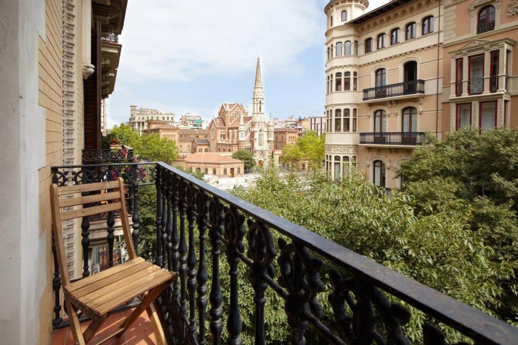 Beautiful Apartment In Eixample Barcelona Eksteriør billede